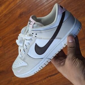 WOMEN'S NIKE DUNK LOW CASUAL SHOES SIZE 5.5